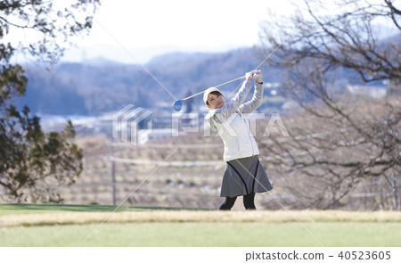 女子打高爾夫球 40523605