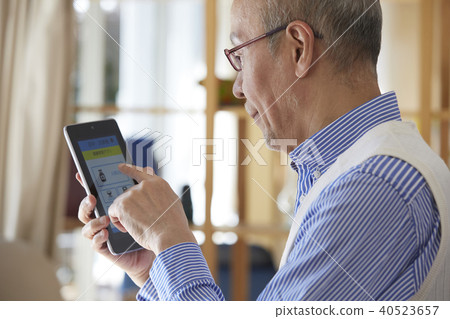 Senior health care 40523657