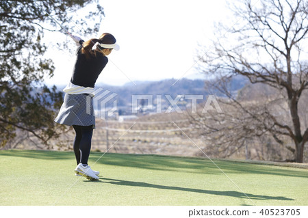 Women playing golf Women playing golf 40523705