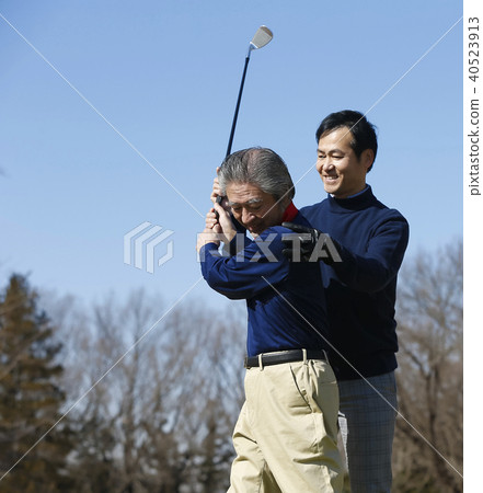 Person who takes golf lessons 40523913