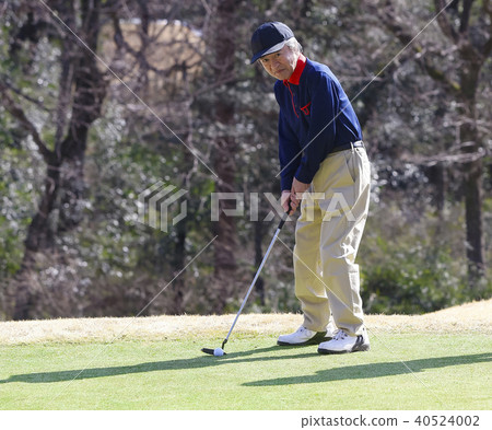 Men who play golf 40524002