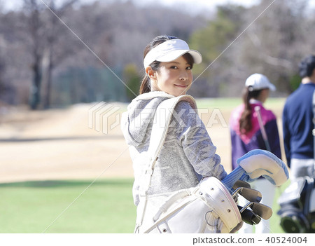 Women playing golf Women playing golf 40524004