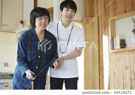 Senior visiting care Senior visiting care 40524071