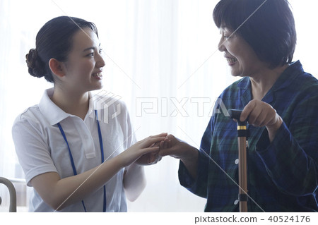 Senior visiting care 40524176