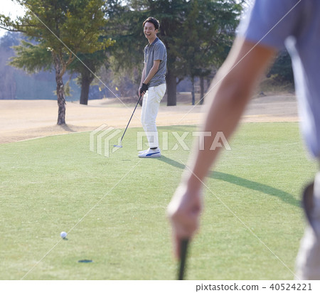 Men who play golf 40524221
