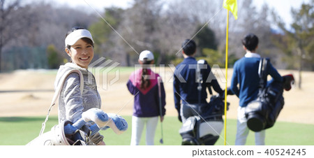 Women playing golf 40524245