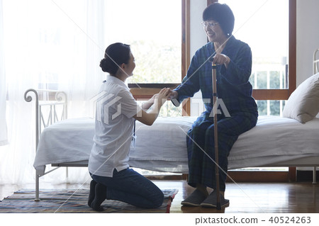 Senior visiting care 40524263