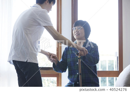 Senior visiting care 40524276