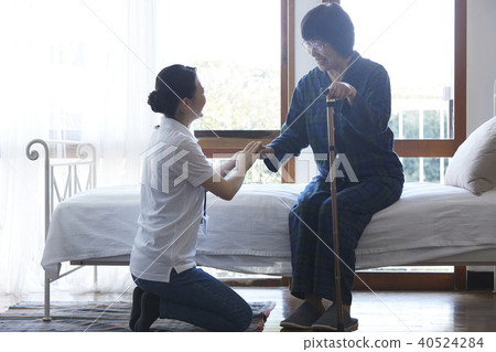 Senior visiting care 40524284