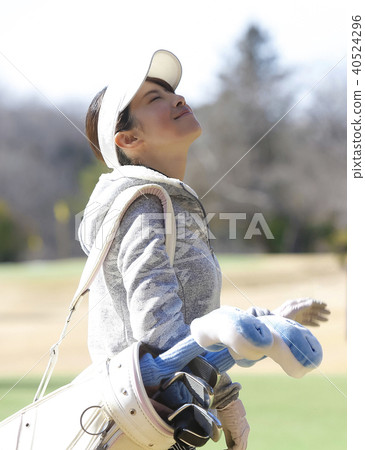 女子打高爾夫球 40524296