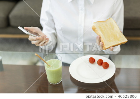 Business woman breakfast Business woman breakfast 40525806
