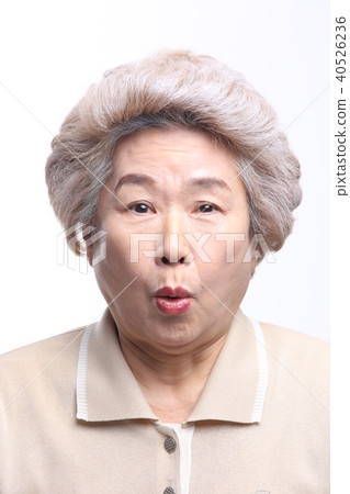 亞洲女人的面部表情，高級，中年，老年人，祖母，特寫，情感，驚訝，崩潰 40526236