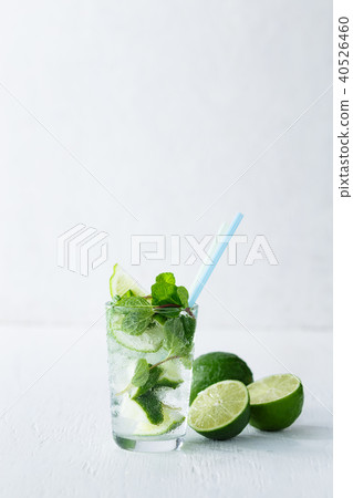 Mojito cocktail 40526460