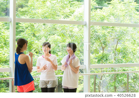 Women doing fitness 40526628