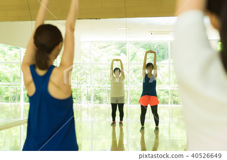 Women doing fitness Women doing fitness 40526649