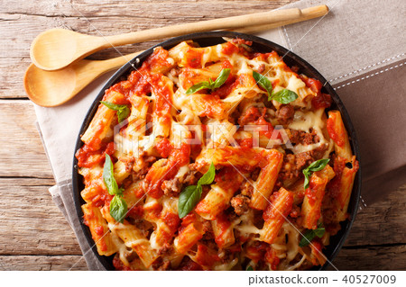 Delicious pasta with ground beef, tomato 40527009