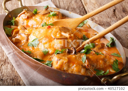 Home French chicken chasseur with mushrooms 40527102