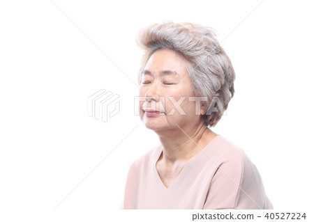 東方女人的面部表情，高級，中年，老人，祖母，特寫，情感，氣味，氣味 40527224