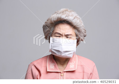 Asian facial expressions, senior, middle-aged, elderly, grandmother, mask, fine dust, health 40529031