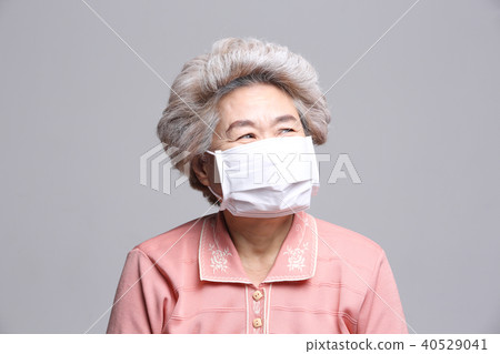 Asian facial expressions, senior, middle-aged, elderly, grandmother, mask, fine dust, health 40529041