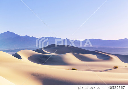 Sand dunes in California 40529367