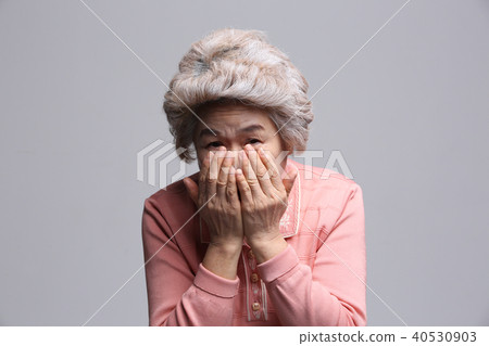 Oriental girl's facial expression, senior, middle-aged, elderly, grandmother, close-up, shame, peeking Oriental girl's facial expression, senior, middle-aged, elderly, grandmother, close-up, shame, peeking 40530903