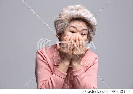Oriental girl's facial expression, senior, middle-aged, elderly, grandmother, close-up, shame, peeking Oriental girl's facial expression, senior, middle-aged, elderly, grandmother, close-up, shame, peeking 40530904