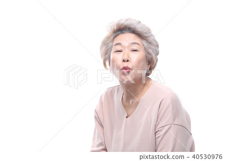 Asian facial expressions, senior, middle-aged, elderly, grandmother, close-up, laughter, happiness, kiss 40530976