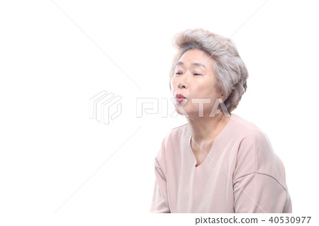 亞洲的面部表情,高級,中年,老人,祖母,特寫,笑聲,幸福,親吻 亞洲的面部表情,高級,中年,老人,祖母,特寫,笑聲,幸福,親吻 40530977