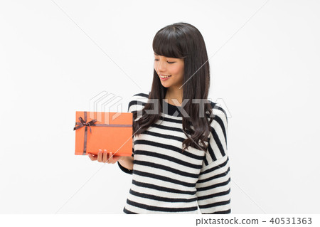 一個年輕女人的禮物 40531363