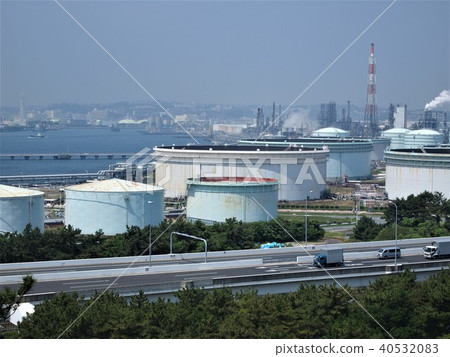 Yokohama Sankeien to Metropolitan Expressway Bay Line and the seaside factory area 40532083
