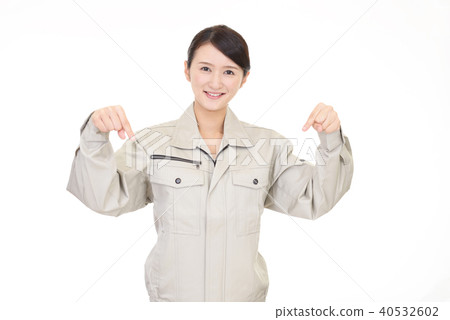 一名微笑的女工 一名微笑的女工 40532602