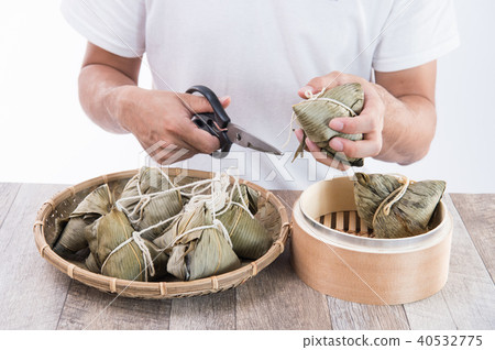 粽子 整串粽子 吃 拿粽子 特寫 端午節 A bunch of Zongzi ひとふさの粽 40532775