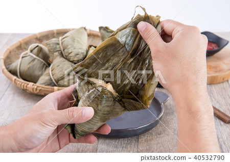 粽子 整串粽子 吃 拿粽子 特寫 端午節 A bunch of Zongzi ひとふさの粽 40532790