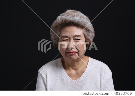 東方女人的面部表情，高級，中年，老人，祖母，特寫，悲傷，孤獨，健康 40533769