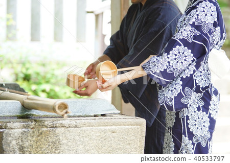 浴衣的男人和女人洗手 浴衣的男人和女人洗手 40533797
