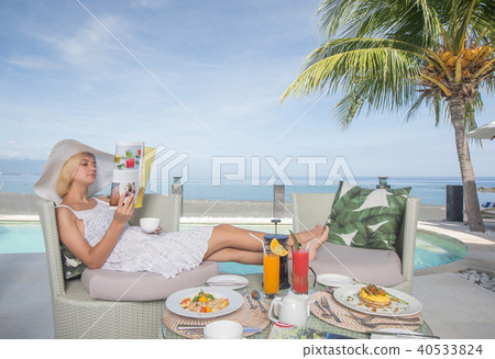 Woman relaxing sea view with morning coffee Woman relaxing sea view with morning coffee 40533824