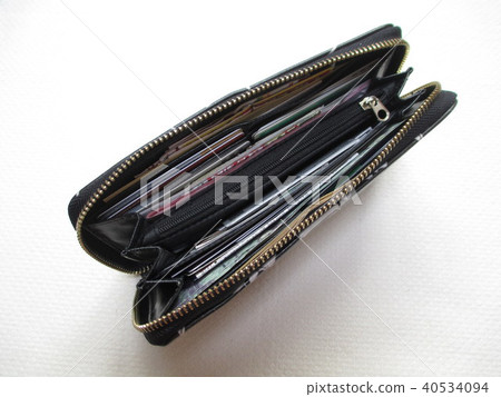 Too many long wallets Too many long wallets 40534094