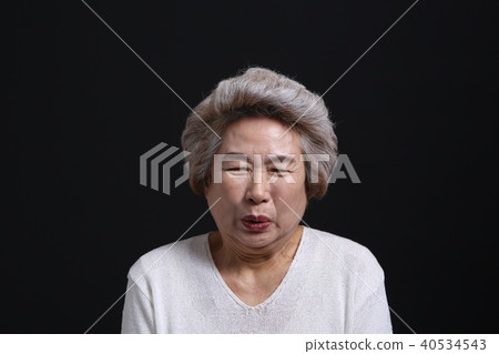Oriental woman's facial expression, senior, middle-aged, elderly, grandmother, close-up, spicy, disgusting, surprised Oriental woman's facial expression, senior, middle-aged, elderly, grandmother, close-up, spicy, disgusting, surprised 40534543