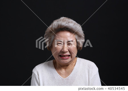 Oriental woman's facial expression, senior, middle-aged, elderly, grandmother, close-up, spicy, disgusting, surprised 40534545