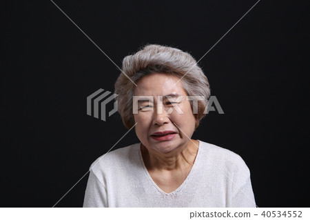 東方女人的面部表情，高級，中年，老人，祖母，特寫，辣，噁心，驚訝 40534552