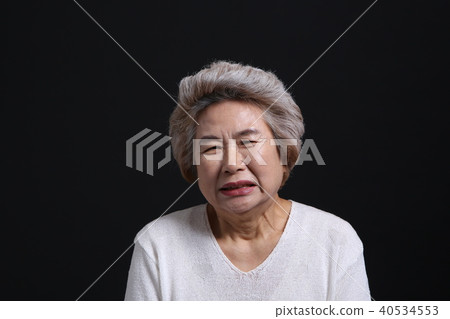 東方女人的面部表情，高級，中年，老人，祖母，特寫，辣，噁心，驚訝 40534553