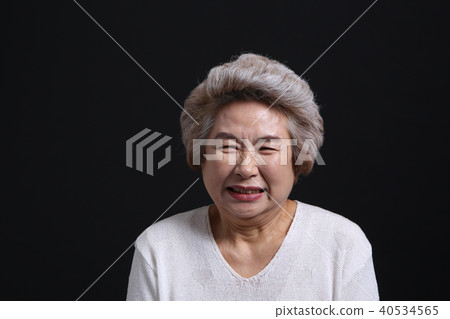 東方女人的面部表情，高級，中年，老人，祖母，特寫，辣，噁心，驚訝 40534565