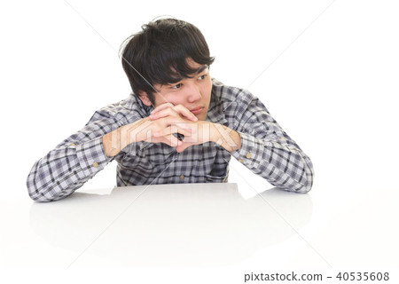 A man with a depressed face 40535608