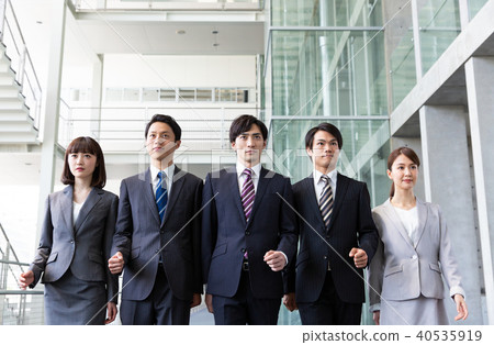 Large number of people lining up business Large number of people lining up business 40535919