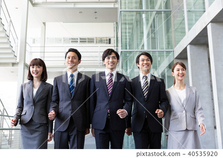 Large number of people lining up business Large number of people lining up business 40535920