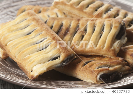 Small strudel cake with blueberry 40537723