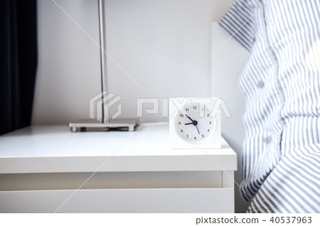 Alarm clock in white bedroom iterior 40537963