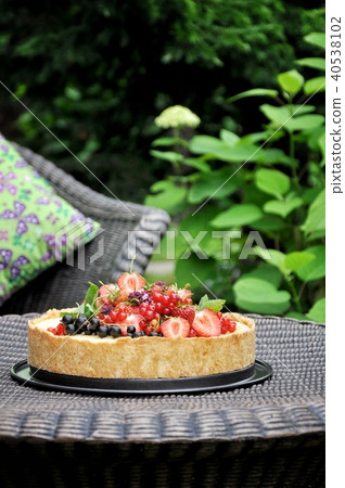 Fruit pie with strawberries and other berries Fruit pie with strawberries and other berries 40538102