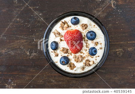 Yogurt with Berries and Muesli 40539145